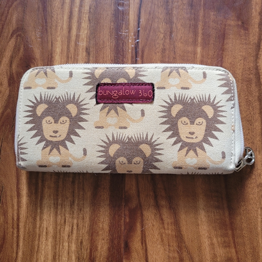 Bungalows 360 Lion and Polka Dot Wallet